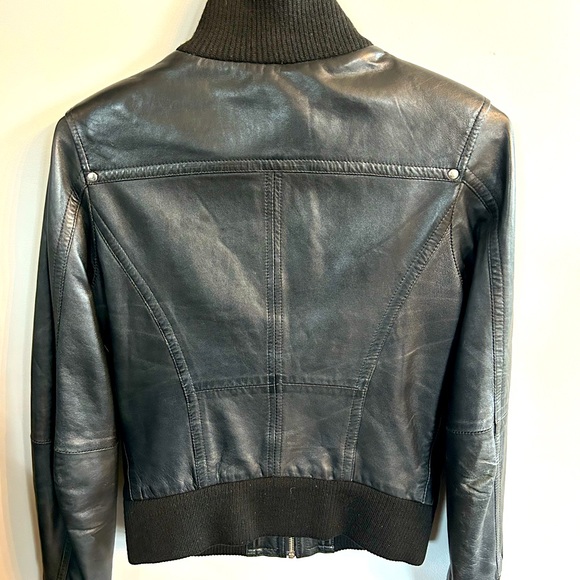 Feminine Touch leather bomber jacket! ✌️ - Picture 3 of 6